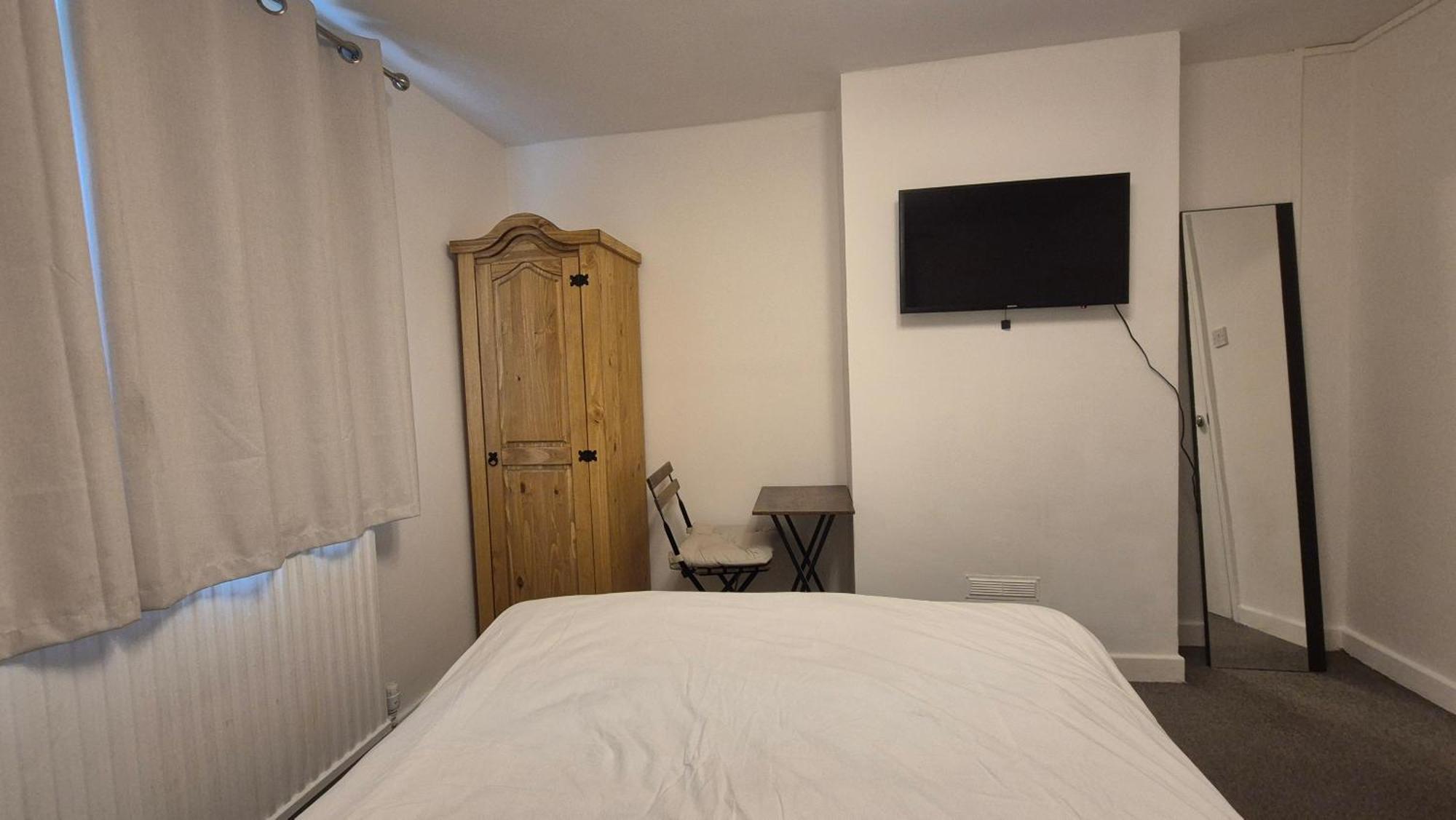 Homestay Beautiful Double In Acton, West *